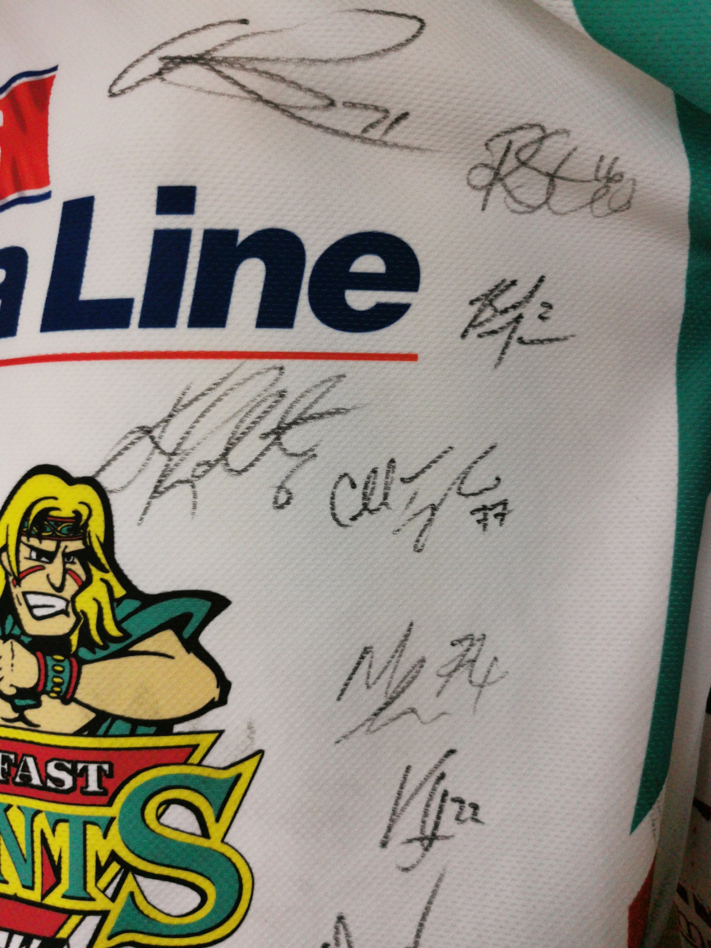 *RARE* Belfast Giants 2012/13 Squad Signed Replica Jersey